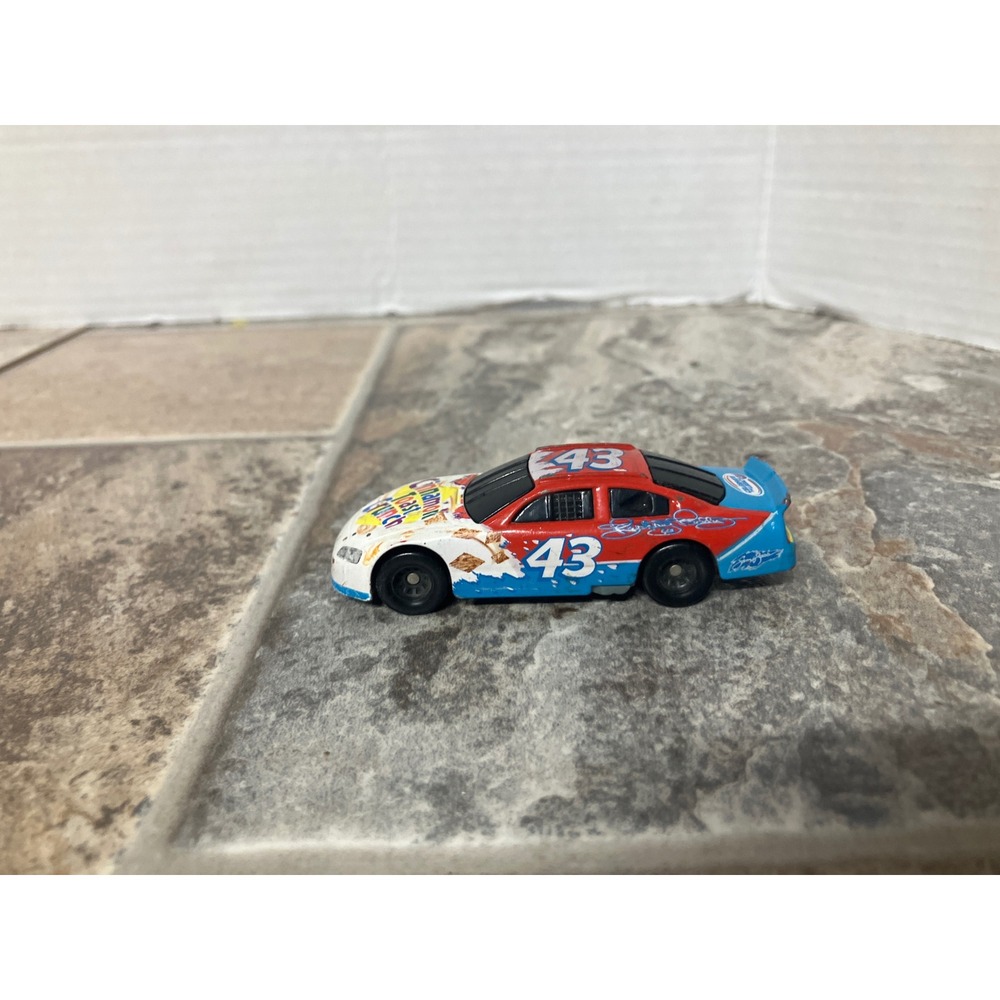 Hot Wheels‎ Cinnamon Toast Crunch Nascar Race Car #43 Diecast Toy